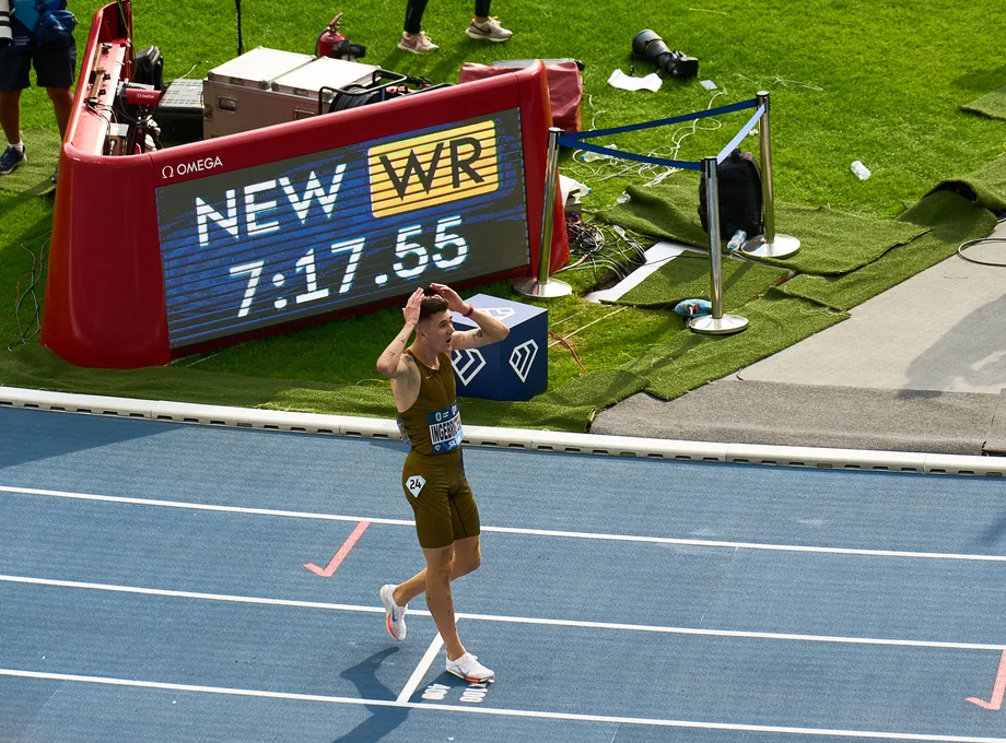 Jakob Ingebrigtsen racing on a track